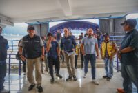 Perwakilan Fifa saat meninjau Stadion GBLA, Bandung.