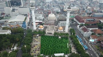 Asik! Selama Bulan Suci Ramadan, Taman Alun-Alun Bandung Dibuka