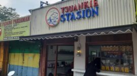 Tjuanki Stasion. Lokasinya di Jalan Kebon Kawung No. 6 seberang Hotel Zodiak Bandung.