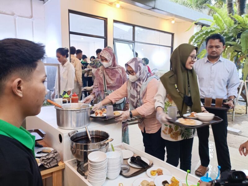 Sha-Waregna Konsep All You Can Eat di Jalan Dr. Junjunan (Pasteur).