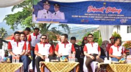 Bupati Sumedang H. Dony Ahmad Munir dengan didampingi Wakil Bupati H. Erwan Setiawan oleh di Alun-alun Sumedang, Selasa (23/5).