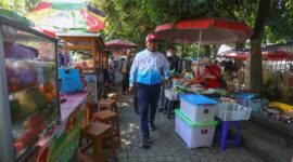 Plh Wali Kota Bandung Ema Sumarna Tinjau PKl Taman Tegalega.
