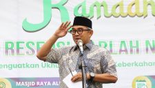 Wali Kota Bandung Muhammad Farhan acara Ramadan Penuh Cinta dan Resepsi Harlah ke-102 Nahdlatul Ulama (NU) di Masjid Raya Alun-alun Bandung, Sabtu (22/3).